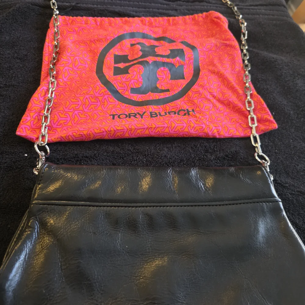 Tory Burch Black Leather Shoulder Bag - Picture 2 of 6